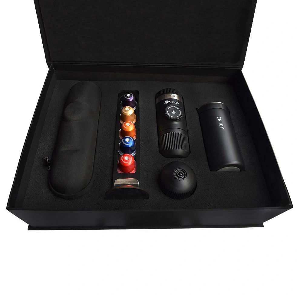 ک هدیه سازمانی Cip2 شامل قهوهساز همراه دوکاره، تراول ماگ، کیف ضدآب، استند کپسول و هاردباکس چمدانی لوکس استارسو